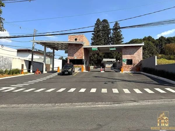 Oportunidade Exclusiva em Condomínio na Granja Viana – Terreno com Grande Potencial para Moradia ou Incorporação