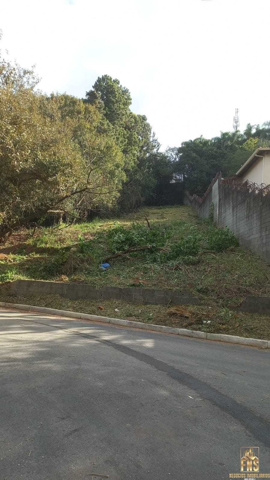 Terreno aclive com 1000mt / em Condomínio na Fazendinha
