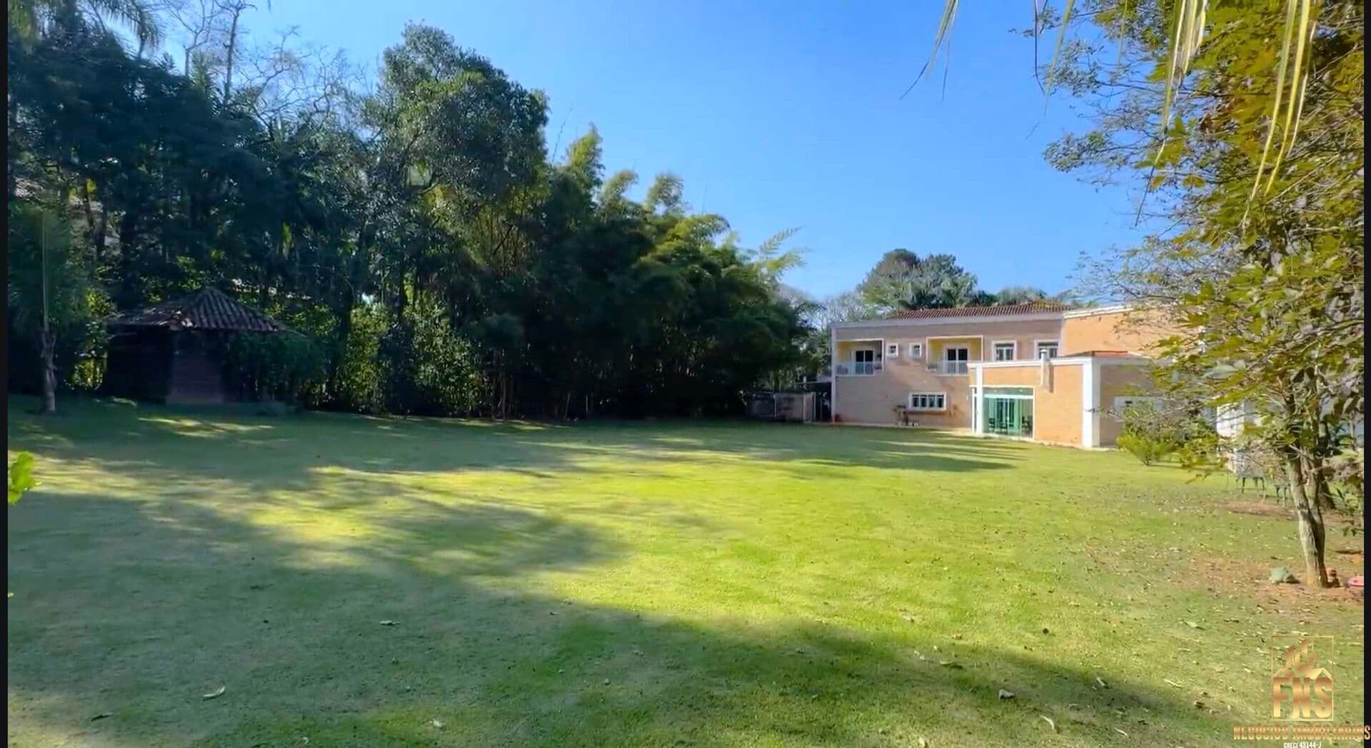 Um Refúgio Exclusivo no Condomínio Parque Silvino Pereira – Granja Viana