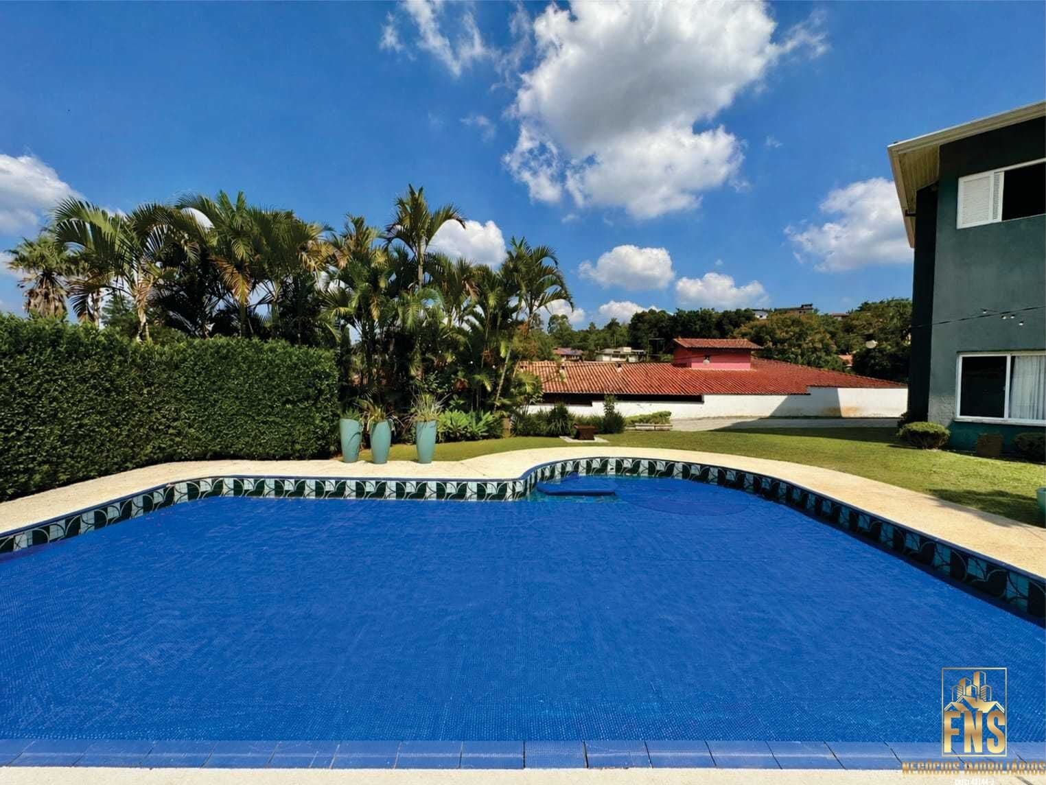 “O Refúgio Perfeito: Casa de Alto Padrão Integrada com Lazer Completo e Máxima Privacidade”