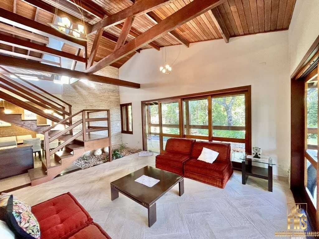 Casa Alto PadrãoRefúgio Exclusivo na Fazendinha: Privacidade, Conforto e Integração com a Natureza