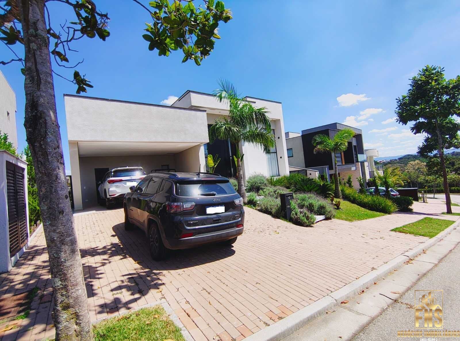 Casa Térrea de Alto Padrão | Porteira Fechada | Sofisticação e Conforto no Alphaville Granja Viana