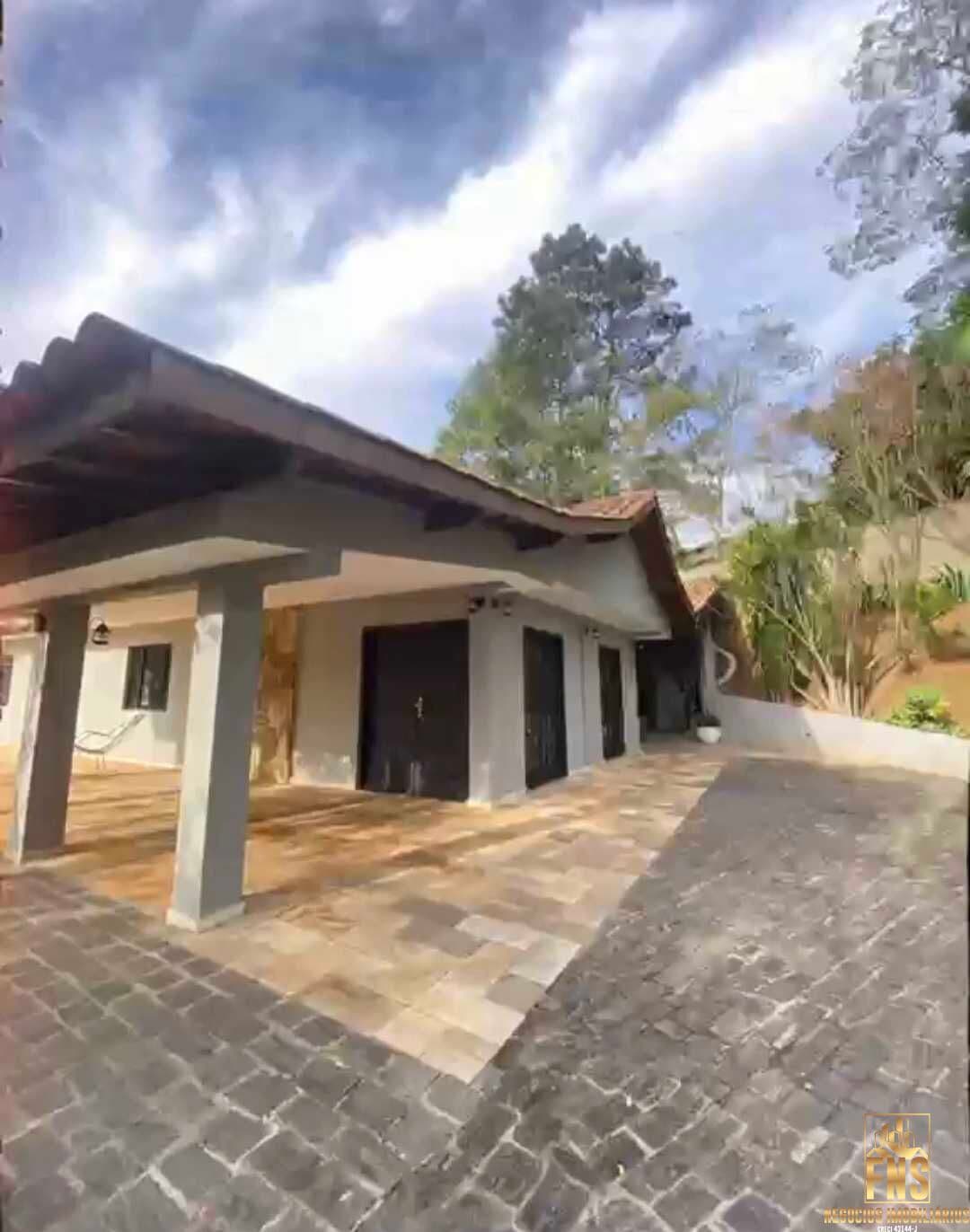 🌿 CASA TÉRREA DOS SONHOS EM CONDOMÍNIO FECHADO | PRÓXIMO À FAZENDINHA – CARAPICUÍBA