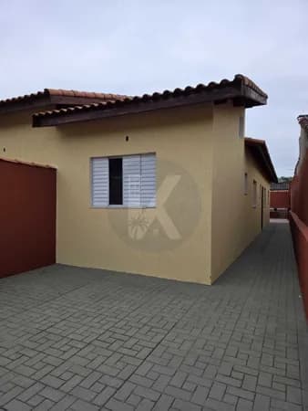 Casa à venda com 2 quartos e piscina em itanhaem