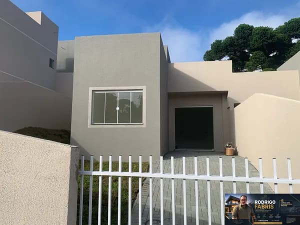 CASA PADRÃO COM 2 DORMITÓRIOS EM CONDOMÍNIO.