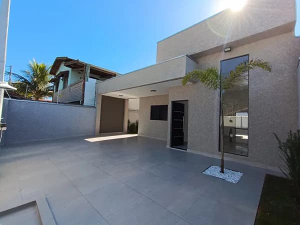 Casa com 3 quartos, sendo 1 suíte, à 30m da praia com piscina e área gourmet