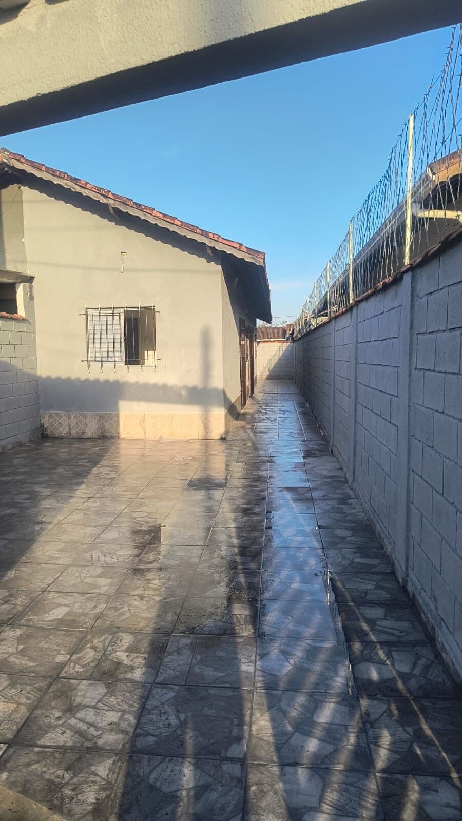 Casa com 2 quartos, sendo 1 suíte, próximo ao comércio
