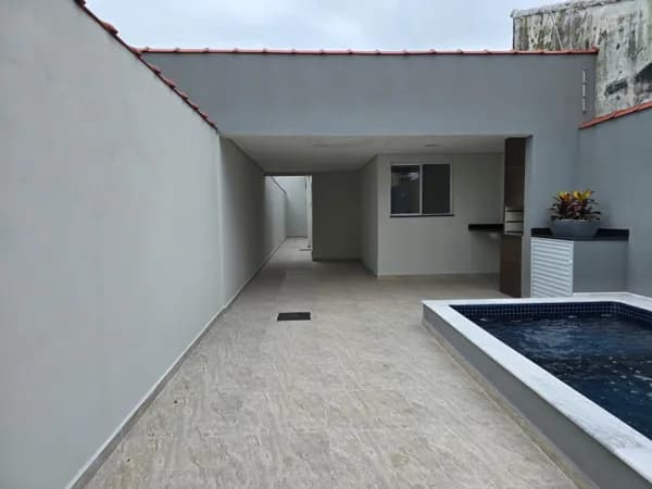 Casa com 2 quartos, sendo 1 suíte, perto do comécio