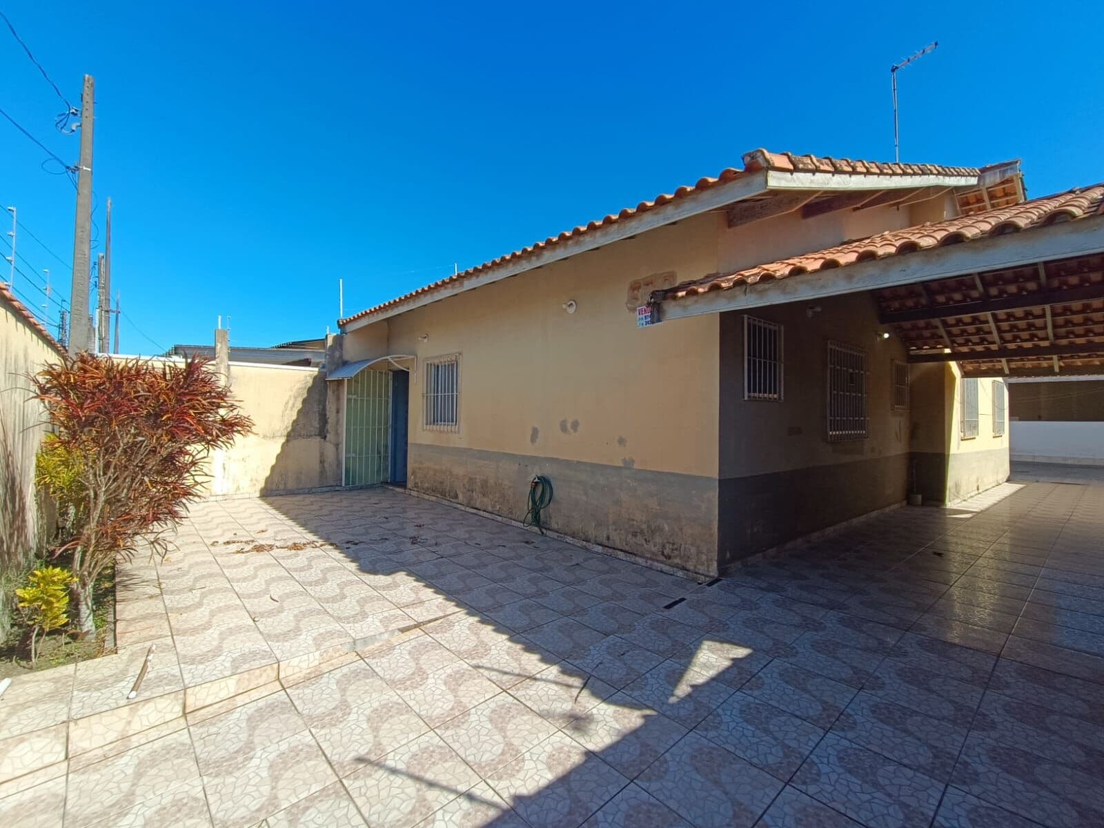Casa com 4 quartos, sendo 3 suítes, próximo de tudo