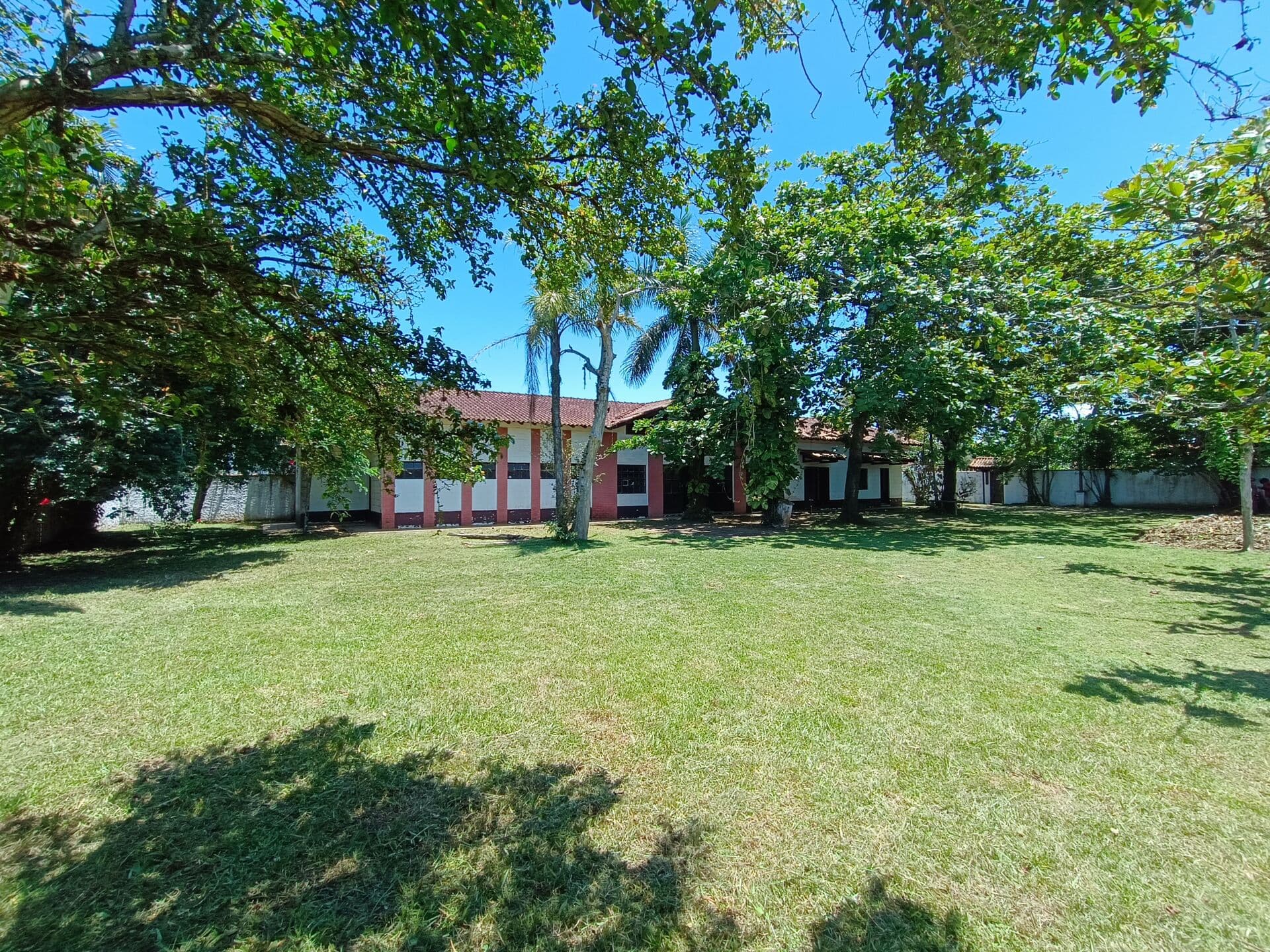 Chácara com 1512m² de terreno, à 200m da praia