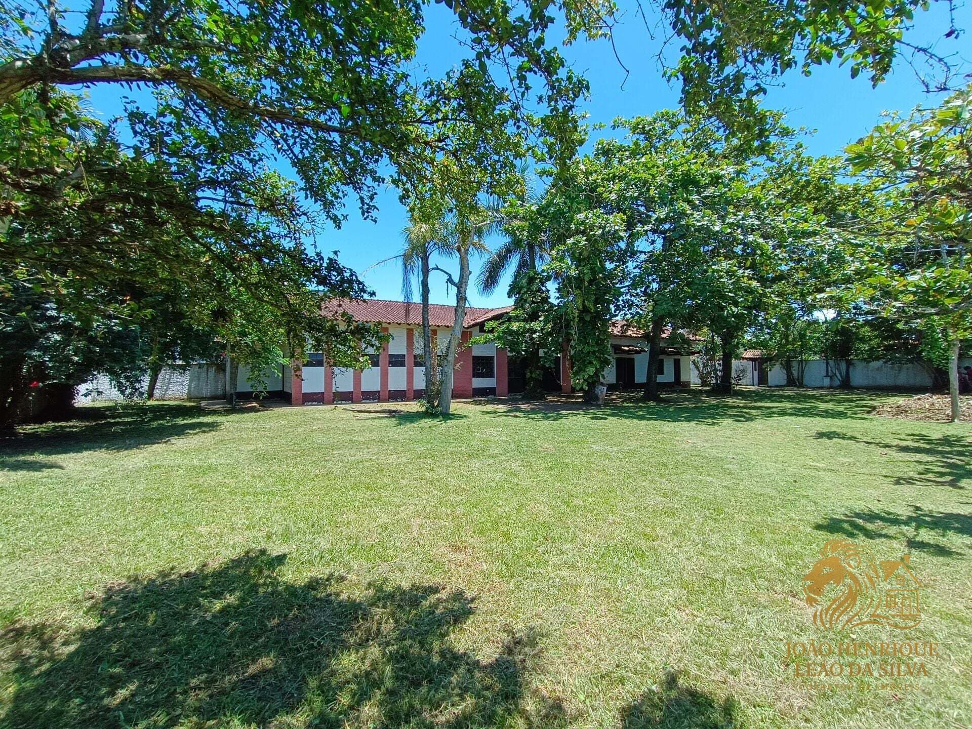 Chácara com 1512m² de terreno, à 200m da praia
