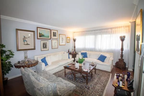 Este apartamento de 189 m² foi pensado para quem valoriza espaços generosos e uma planta funcional