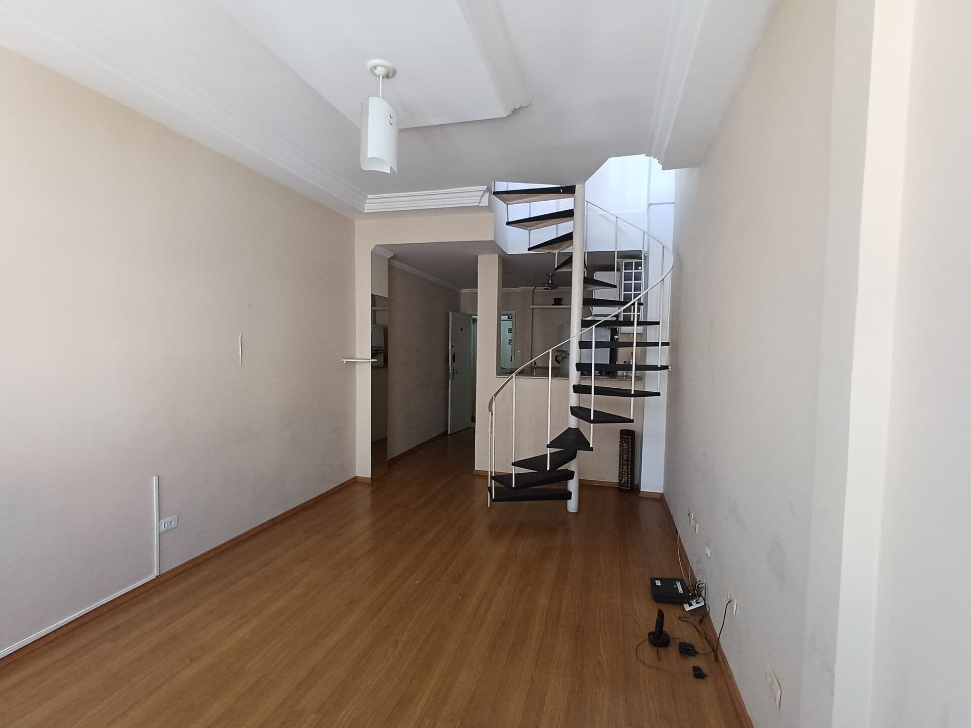 📍 O Seu Novo Refúgio nas Alturas: Duplex Mobiliado a Apenas 52 Metros do Metrô República!