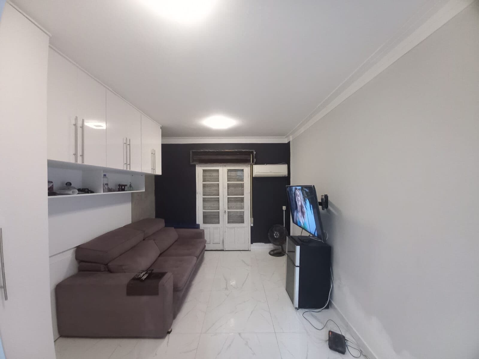 Studio Modernizado com Vaga de Garagem na Avenida Nove de Julho – Excelente Localização e Condomínio com Lazer!