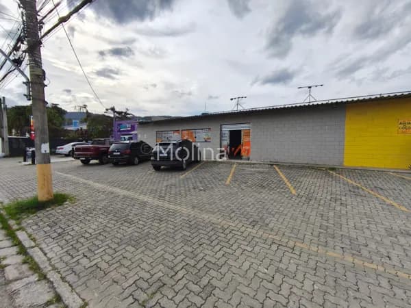 Salão comercial no Jd. Maricá de 108m²