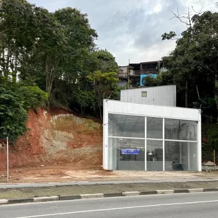 Galpão de 236m2 em terreno de 1090m2
