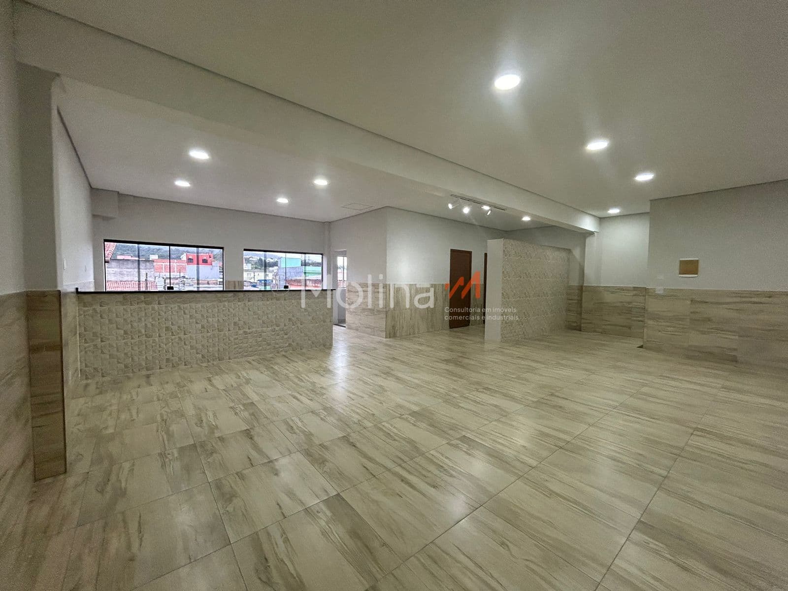 Salão comercial no Jd. Rodeio de 170m²