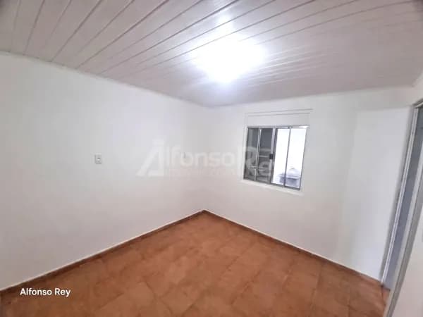 Casa de 01 dormitório na Vila Diva