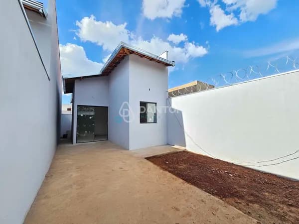 CASA À VENDA – NOVO PRIMAVERA