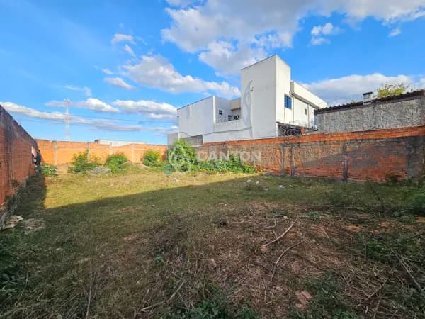 LOTE DE ESQUINA À VENDA – CANELAS II