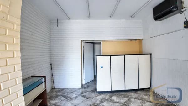 Loja de Rua na Rua Primeiro de Março, próximo a marinha.