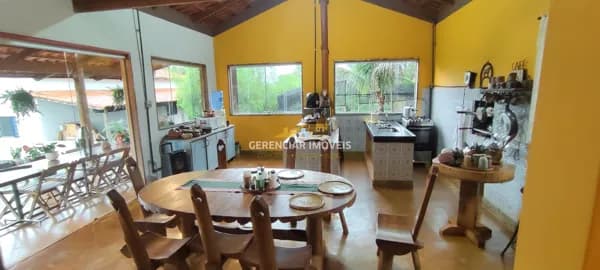 Sítio 14.000m² com 04 quartos ( 1 suíte ), oficina, pomar e área gourmet belíssima com piscina e vista incrível!