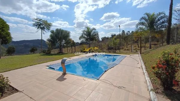 Chácara à Venda em Itatiaiuçu - MG Seu Refúgio no Campo!