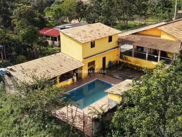 Sítio com piscina ,poço artesiano em condomínio Esmeraldas/MG