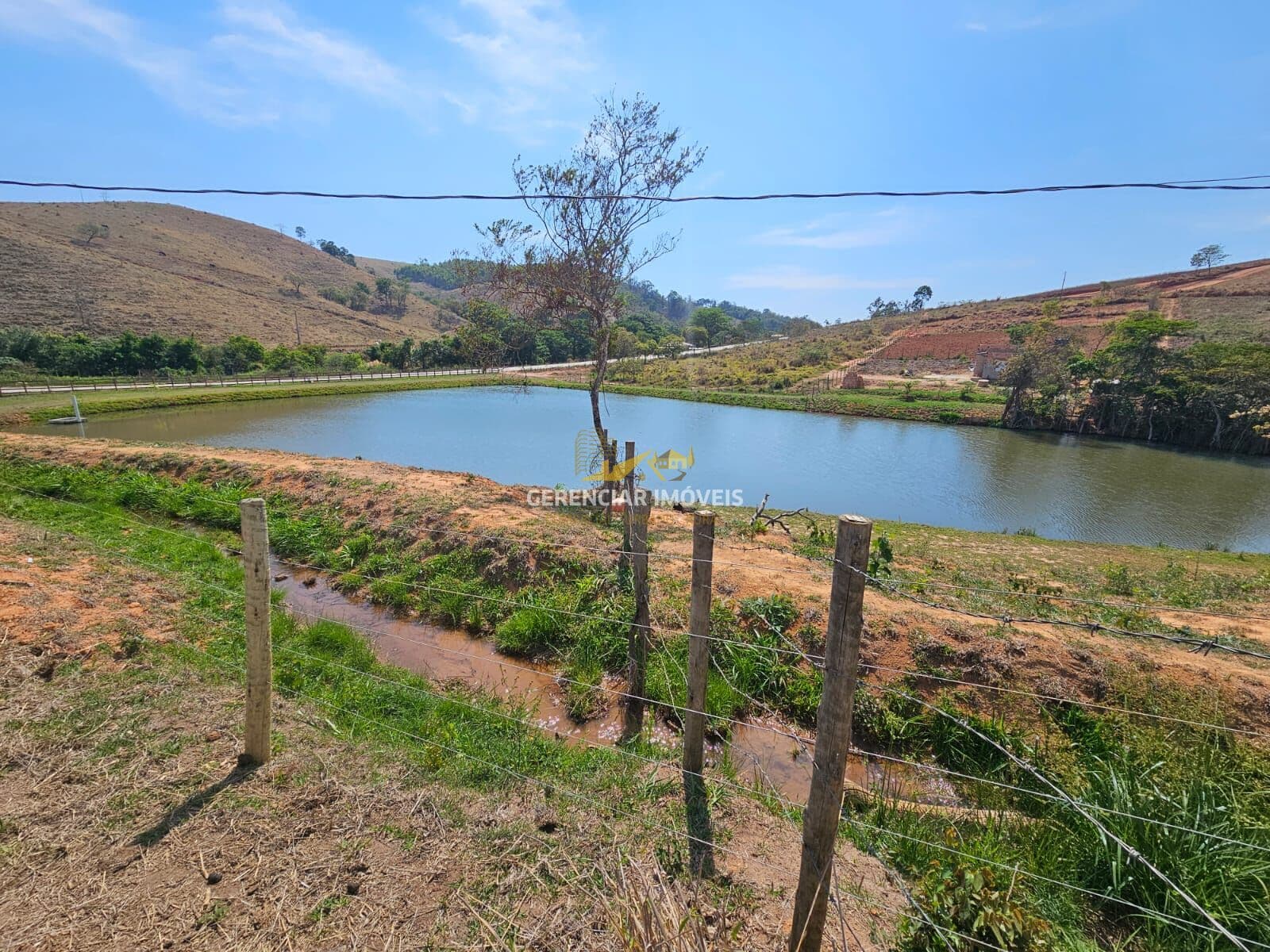 ÚLTIMA chácara em condomínio fechado – com lago e lazer! A 4km do centro!