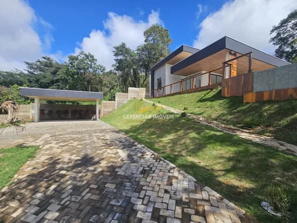 Casa de Alto Padrão com Piscina e Vista Panorâmica em Itatiaiuçu – 4 Quartos, Área Gourmet Completa!