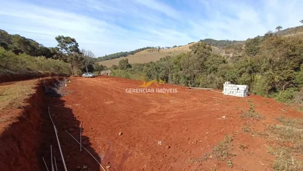 Terreno 2.000m² com água por gravidade em Rio Manso MG