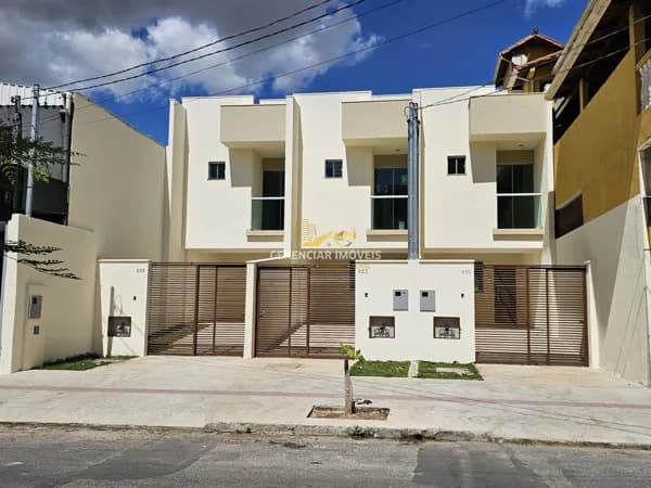 Casa Triplex com 03 Quartos, Suíte com Sacada, Garagem Coberta e Área Externa - Betim Duque de Caxias