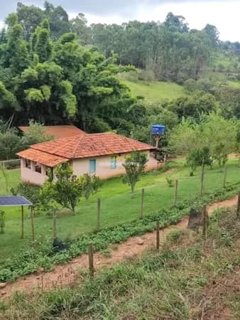 Sitio a venda em Piracema MG - Muita água corrente e cachoeira!