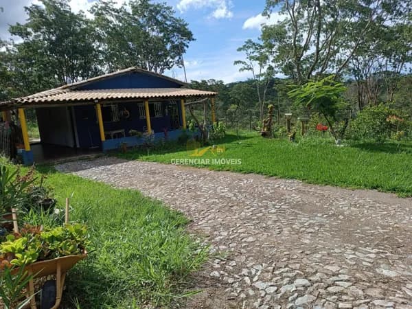 Chácara 1.332m² com casa excelente de 03 quartos,sendo 01 suíte e pomar em Marilândia - MG