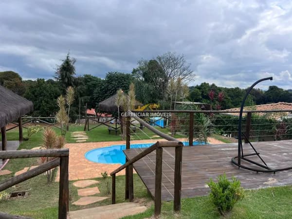 Sítio em Itatiaiuçu com 3 Quartos com móveis planejados e Piscina!