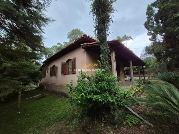 Chácara 8.000m² com 3 quartos , fogão a lenha e lindo pomar em Mateus Leme-MG