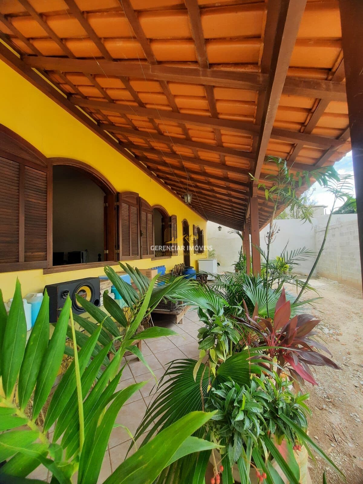 Casa comercial no Amazonas em lote de 395m² em Betim