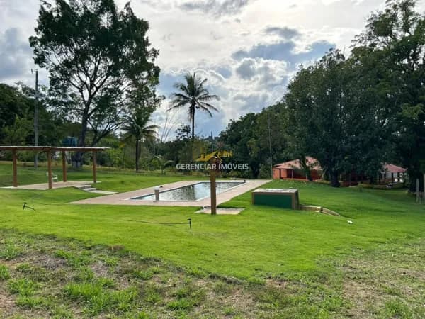 Lindo Sítio 52.000m² com 3 Nascentes, Casa Ampla com 04 Quartos sendo 2 Suítes, Lagoa, chalé, piscina e área gourmet em Jardim do Lago- Juatuba
