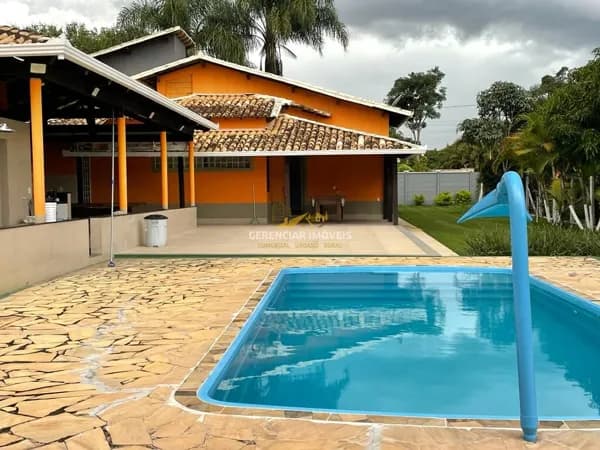 Chácara com área de lazer e piscina em Esmeraldas MG