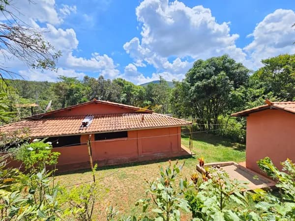 Chácara 2.500m² com 2 quartos ,pomar e vista linda em Itatiaiuçu-MG