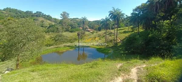 Fazenda 21 hectares com casa caseiro e sede, nascentes e lagoa em Pará de Minas-MG