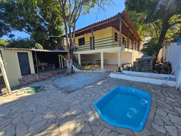 Chácara 1.250m² com 03 quartos , piscina e córrego nos fundos em Contagem!