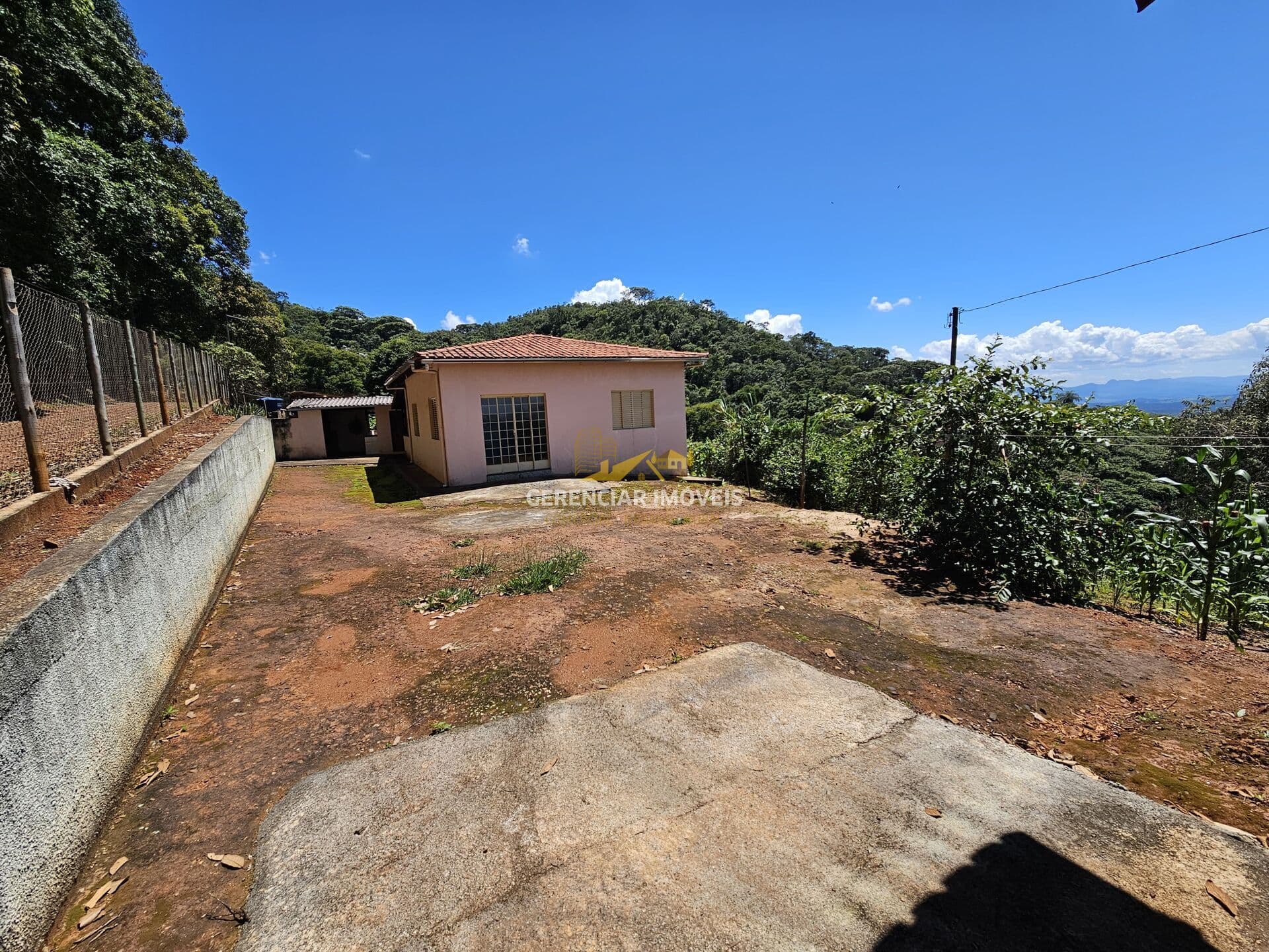 Sitio com 5.000m² a venda em Rio Manso MG com Água corrente!