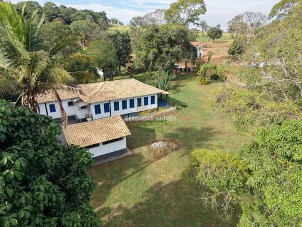 Lindo Sítio á Venda de 45.000m² com 2 Lagoas Naturais, 6 Quartos e Suíte em Esmeraldas/MG – Divisa com Betim!