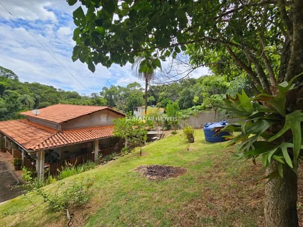 Chácara com lagoa e pomar a venda em Itatiaiuçu MG