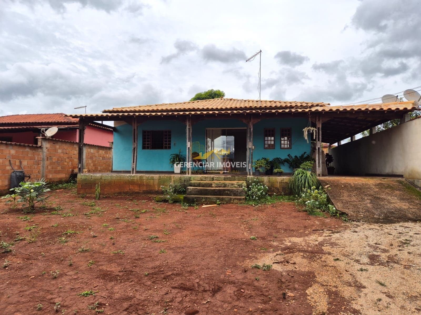 Chácara Completa! Casa Colonial + 04 Quartos + Galinheiro + Canil + Pomar em Rio Manso/MG