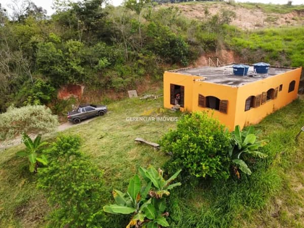 Oportunidade Única! por R$ 200 mil – Chácara Completa Nascente Exclusiva, 3 Quartos,1 Suíte e pomar frutífero!