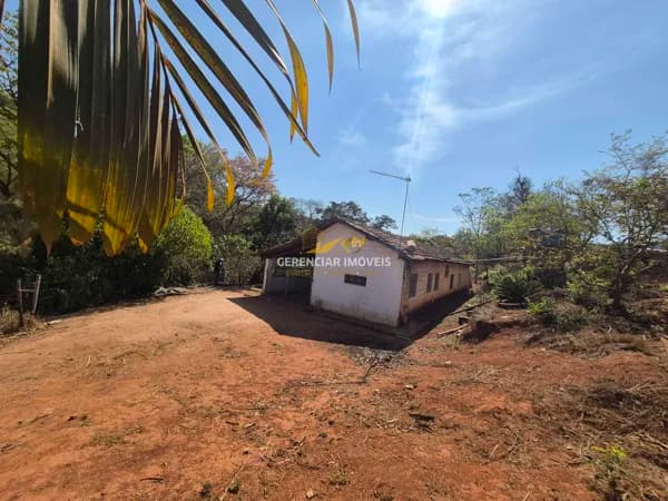 Terreno com água corrente e casa a venda em Rio Manso MG