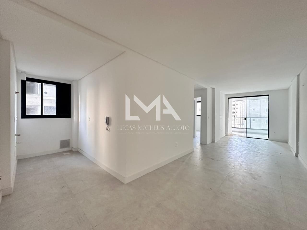 OPORTUNIDADE! APARTAMENTO NOVO NA PRIMEIRA QUADRA DO MORRETES