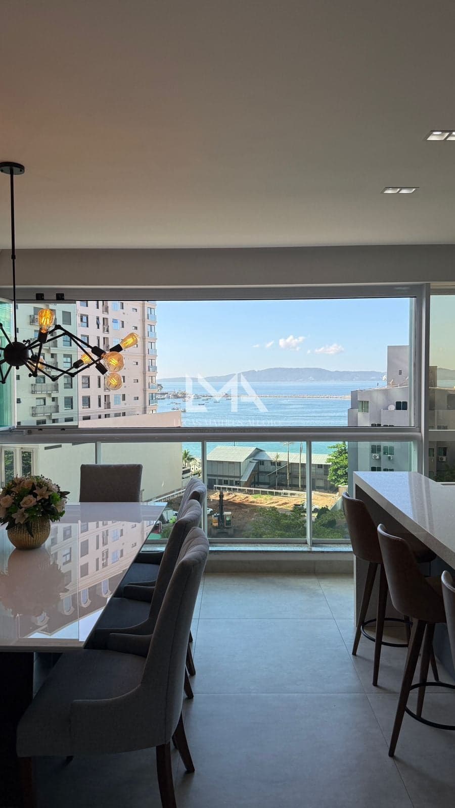 LINDO APARTAMENTO COM VISTA MAR NO CANTO DA PRAIA!